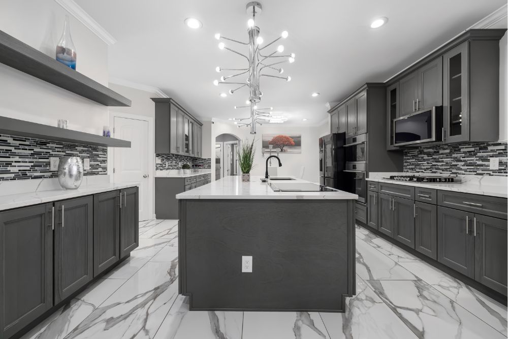 מטבח בגוונים אפורים