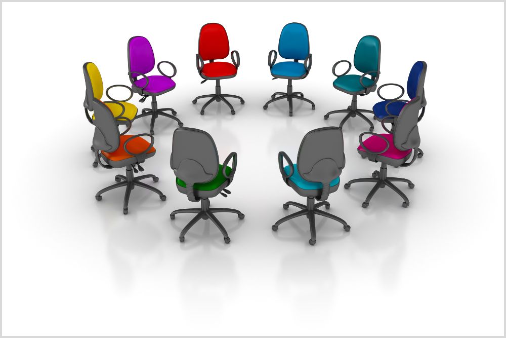 כסאות משרדיים בצבעים