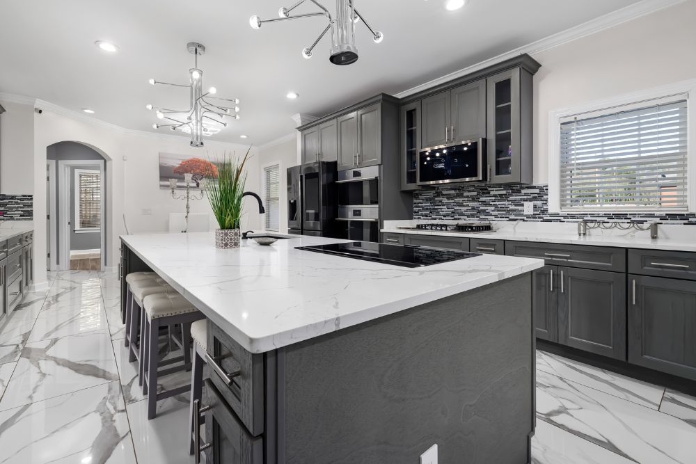 מטבח אפור ושחור