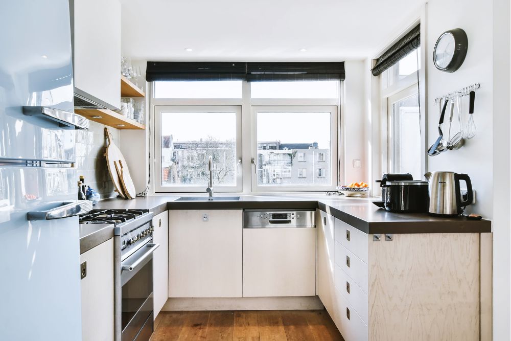 מטבח לבן כאן