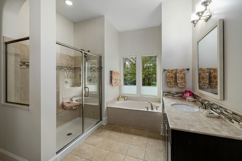 מקלחון זכוכית