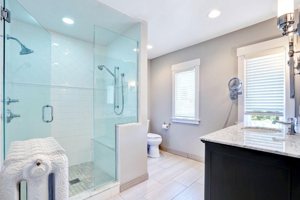 מקלחון זכוכית