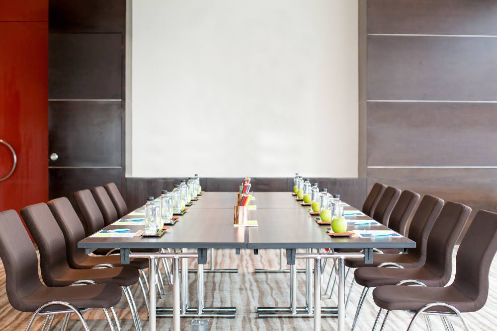 שולחן עבודה גדול