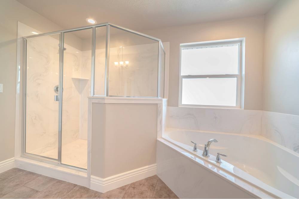 מקלחון זכוכית