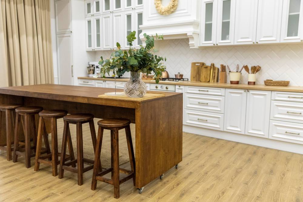 מטבח פורניר עם וריאציות בעץ